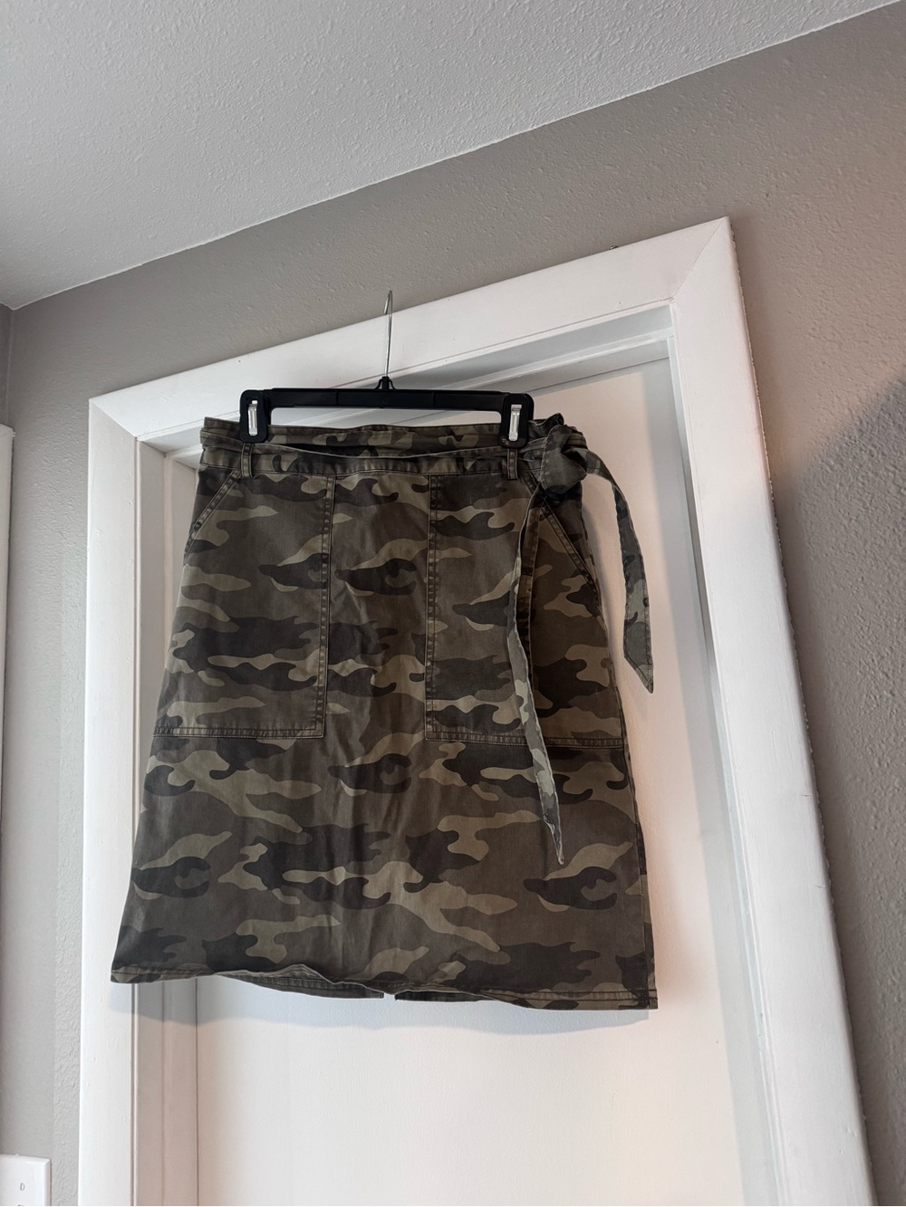 Banana Republic camo skirt